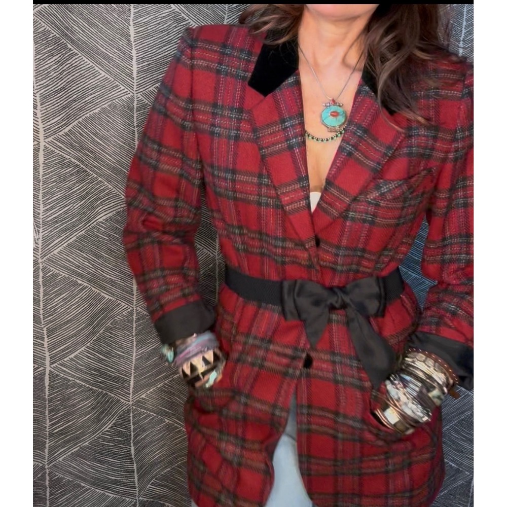 Vintage Red Plaid Wool Blazer with velvet collar & buttons‎ Sz 10